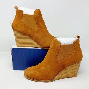 EUC Caslon Willa Wedge Bootie Suntan Suede